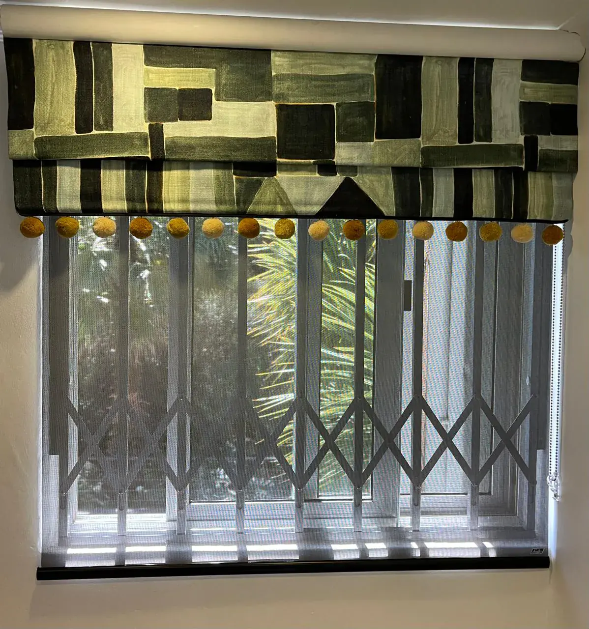 Screen roller blinds: Screen roller blinds that soften glare while retaining natural light and daytime visibility.