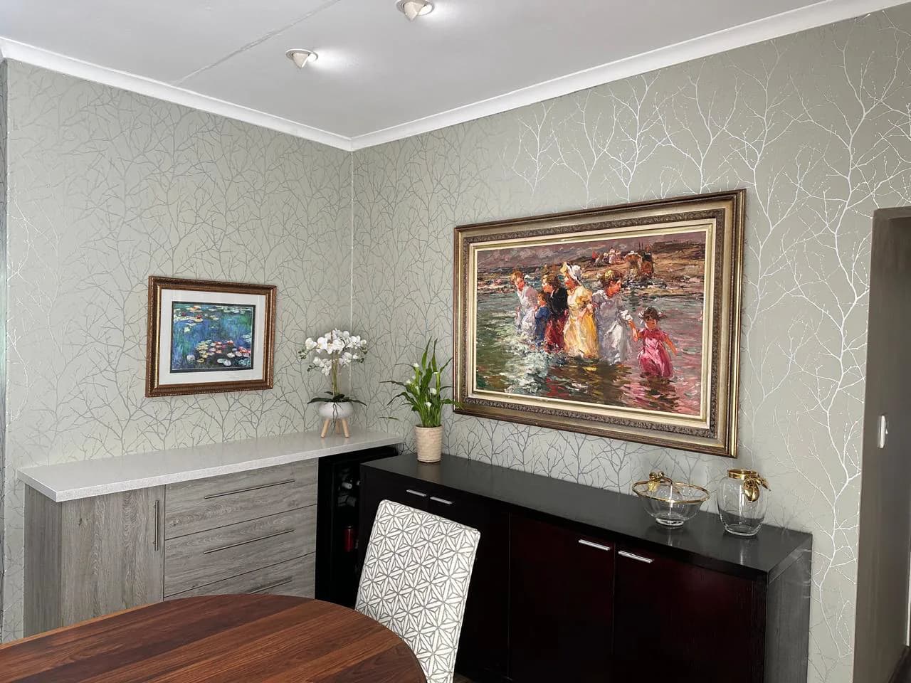 Textured wall finishes: Quiet texture and surface detail for rooms that need depth without a heavy pattern.
