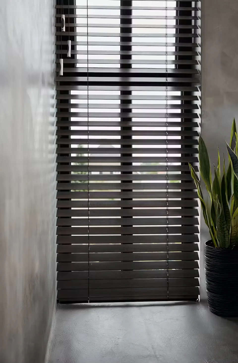 Vertical blinds: Vertical slat blinds for wide windows, sliding doors and practical privacy control.